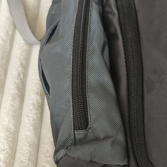 REI Traverse 31L Lightweight Convertible Backpack Duffle Bag Green & Grey GUC - Picture 6 of 12